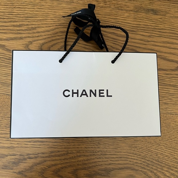 Chanel Red Quilted Wallet. - Picture 15 of 15